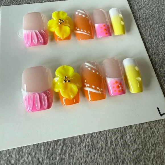 Colorful Floral Nail Press On Large - Picture 3 of 3